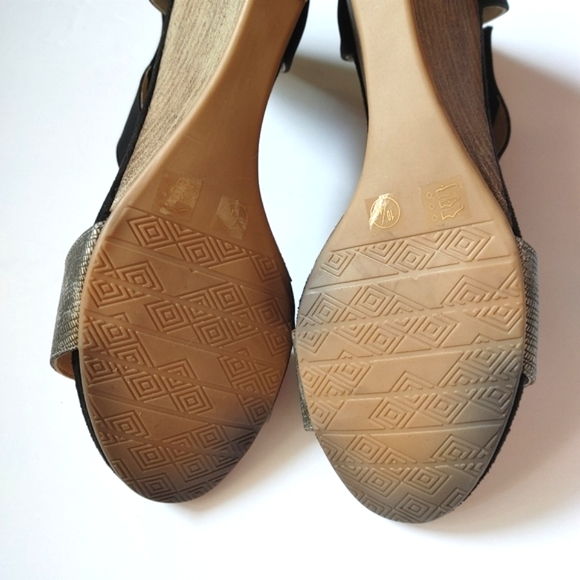 Chinese Laundry Pewter/Black Strappy Wedge Heels - Picture 5 of 13